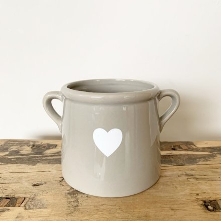 A rustic living ceramic planter with twin handles. Complete with a chic heart shaped decal.