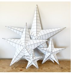 A unique metal barn star in white. Complete with a distressed finish and black ridges.