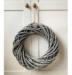 A gorgeously small and simple statement Wreath set with an entwined grey rattan design 