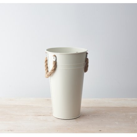 A classic metal flower bucket in cream. Complete with a simple ridge design and chunky rope handles.