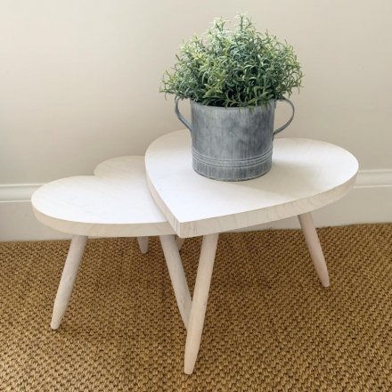  A large sized heart shaped side table complete with a smooth natural wooden feature.