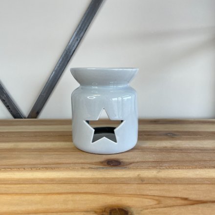A chic ceramic oil burner in a classic grey colour. Complete with a star cut out detail. 