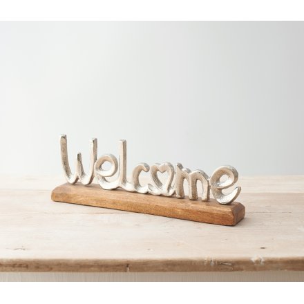  A rustic inspired welcome decoration with a textured surface finish.