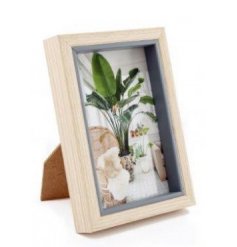  Perfect for displaying a captured memory, this picture frame features a chunky wood boarder and grey toned lining 
