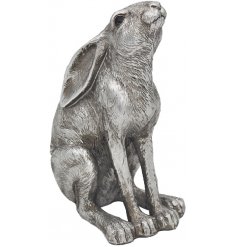 Set with a distressed silvered tone, this small gazing hare ornament will be sure to place perfectly in any home 