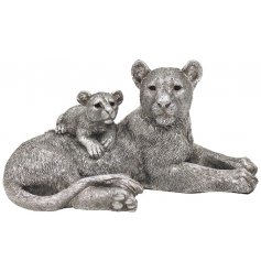 This beautiful silvered posed lioness and cub ornament will look perfect in any home space with a similar coloured setti