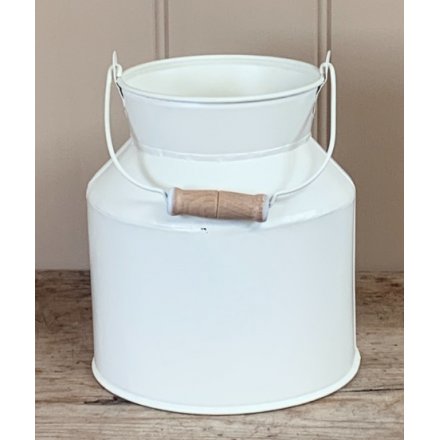 Set with a matte cream tone coating, a small decorative zinc churn sure to place perfectly in any home space with a coun