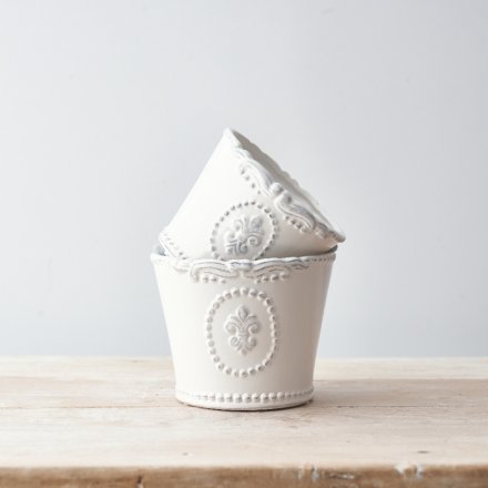 Perfect for bringing a vintage charm to any home space, a sleek white toned glazed pot with a pretty fleur de lis emboss