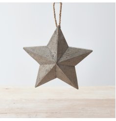 Perfect for placing in any home with a Country Charm setting, a small wooden star with a chunky rope hanger 