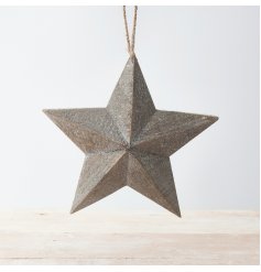 A hanging wooden barn star set with a rustic finish and added chunky rope hanger 