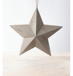 Perfect for tying in with any home with a Country Charm setting, a large wooden star with a chunky rope hanger 