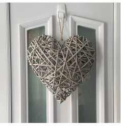  A gorgeous and stylish hanging heart wrapped in a grey wicker finish 