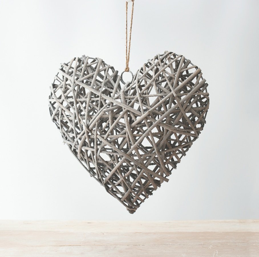  A gorgeous and stylish hanging heart wrapped in a grey wicker finish 