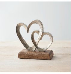 A stylish and simple linked heart ornament with a rough texture finish and natural wood block basing 