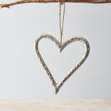 A rustic living hanging heart decoration with plenty of character and charm. 