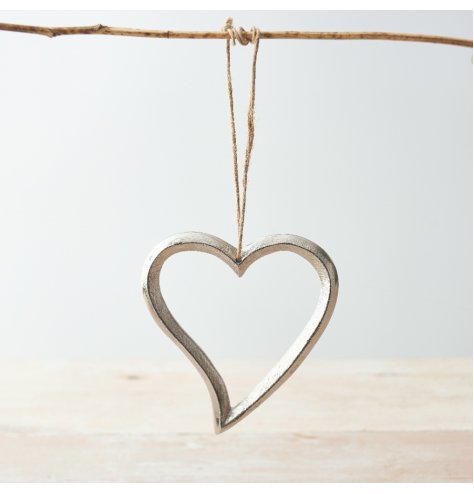 A charming silver heart hanger. Complete with a textured finish and rustic jute string. 