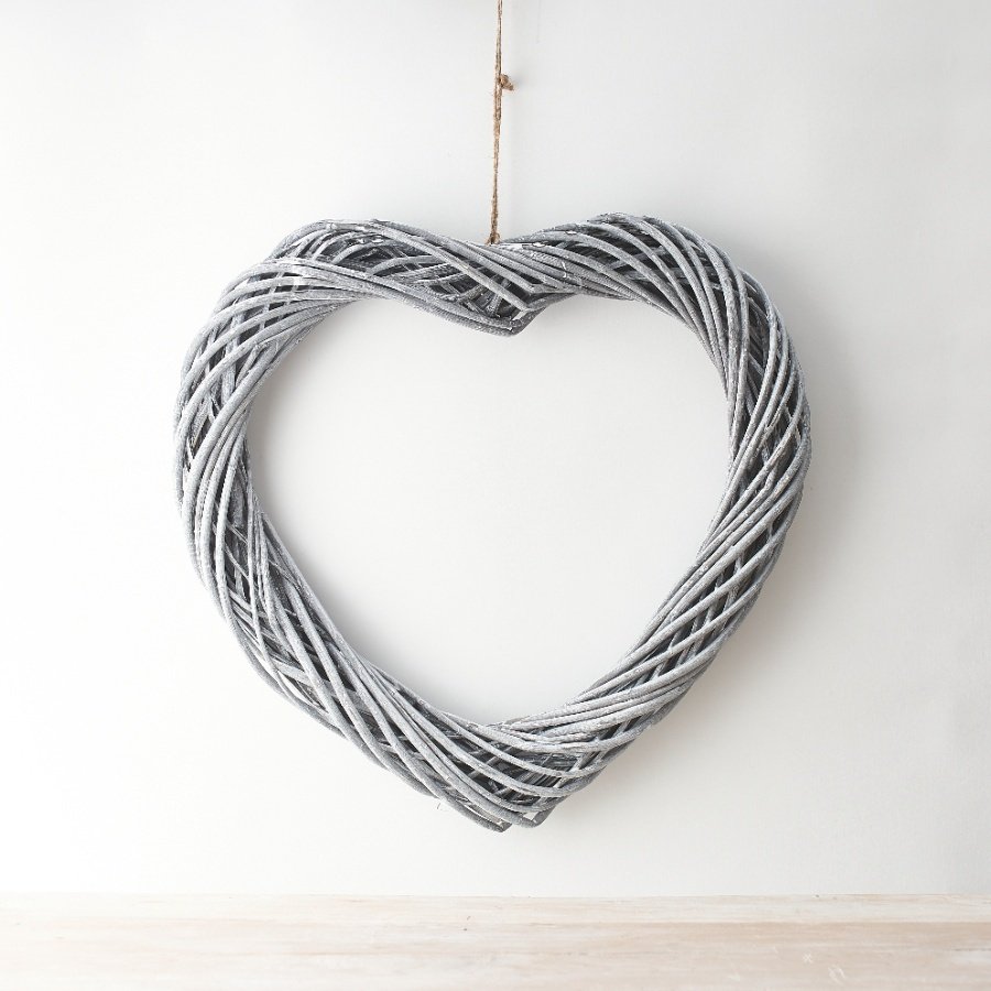  A large sized woven wicker heart shaped wreath set with a stylish soft grey tone and jute string for hanging 