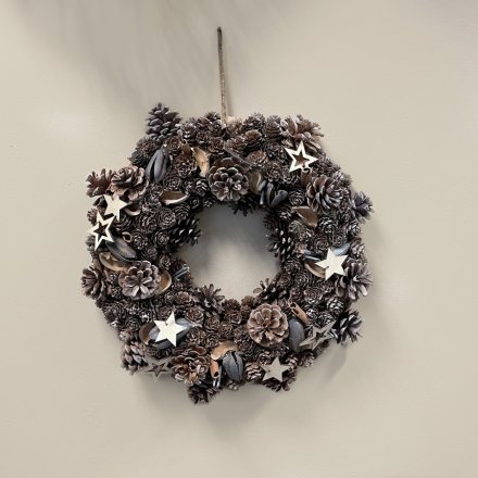 Wooden Star and Pinecone Wreath 40cm