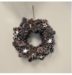  Bring a festive theme to your home decor or displays with this charming natural tone pinecone cluster wreath 