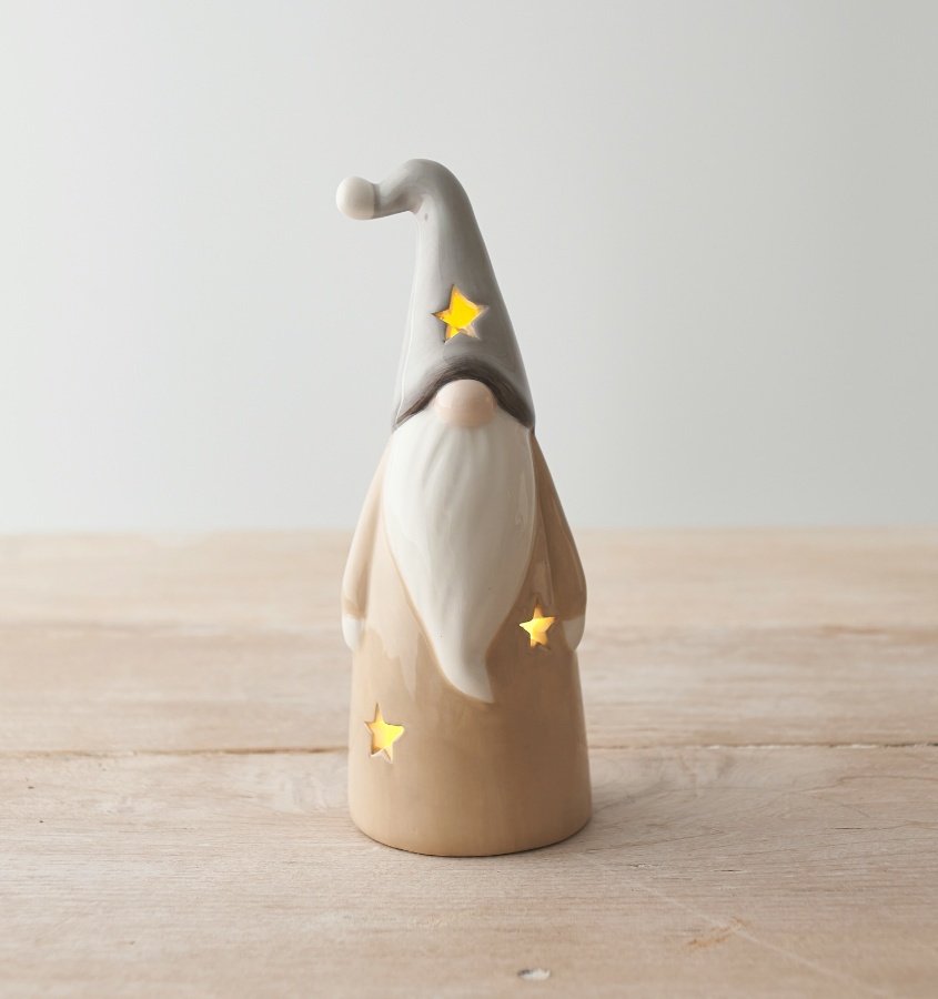  Set with its warm glowing LED centre, this delightful character is sure to bring a Country Charm feel to any Christmas 