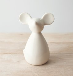A chic and simple ceramic mouse ornament with a white glaze colouring to complete its look 
