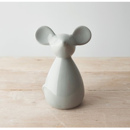 A chic and simple ceramic mouse ornament with a grey glaze colouring to complete its look 