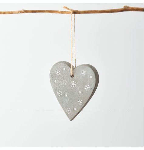 A sleek and simple concrete based heart hanger beautifully detailed with an embossed snowflake and dot decal 