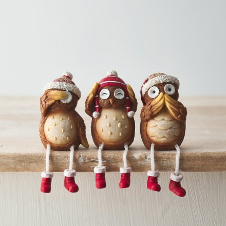 An assortment of sitting owl figures with a brown base tone and added festive colour accents 