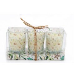  A sweetly scented wax candle set, beautifully packaged with a alpine print glass pot 