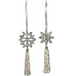 Perfect for bringing a sparkly hint to any tree display, a mix of hanging snowflake decorations with added glittery tass