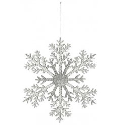 Perfect for adding a bold touch toy our tree decor at Christmas, a large sized snowflake hanger with silver hints 