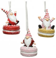 Sure to bring a fun and festive feel to your tree display, a mix of tasty looking macaroon hangers with added perched go