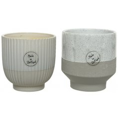 A stylishly simple assortment of decorative planters, both set with their own ridge decals and two tone colours 