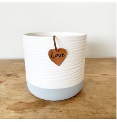  A ridged planter featuring a contemporary two tone block colouring and hanging leatherette tag for charm 