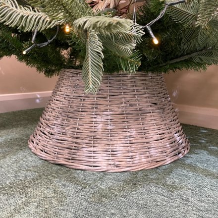 Perfect for hiding light wires and ugly metal bases, a woven willow tree skirt with a rustic charm and simple setting 