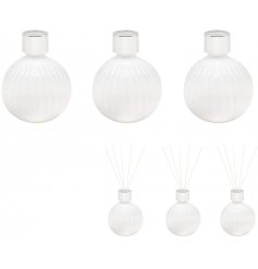  A set of 3 mini Diffusers each filled with a stunning and freshly themed Fresh Linen liquid 
