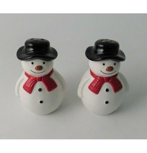 A set of salt and pepper pots in the shape of cute snowmen, perfect table centre decals for your Christmas Dinner! 
