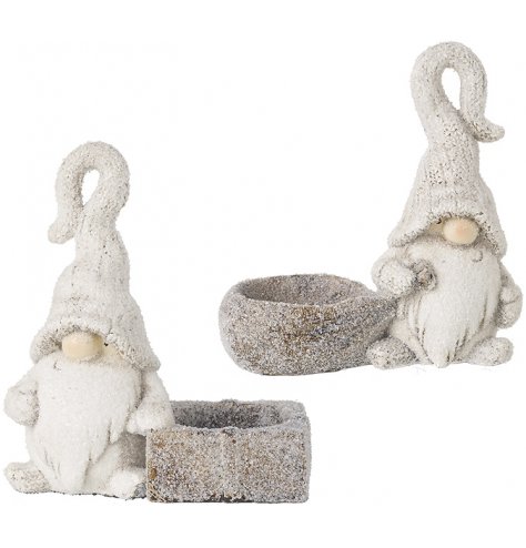 A mix of 2 cute gonk ornaments with t-light holders. In natural beige and white colours with a delicate glitter finish