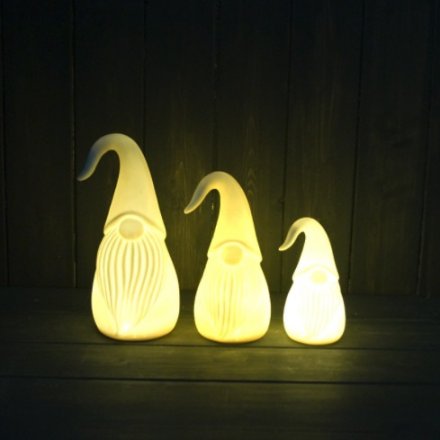 Set with a bright glowing LED centre, this simple set ceramic gonk features a minimalistic look and soft white hue 