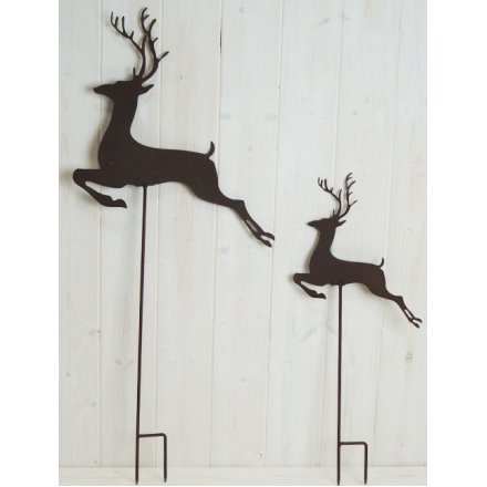 Perfect for bringing a woodland hint to your garden during Christmas Time, a set of 2 sized metal stakes with leaping Re