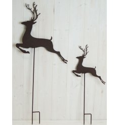 Perfect for bringing a woodland hint to your garden during Christmas Time, a set of 2 sized metal stakes with leaping Re