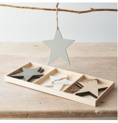 Bring a festive rustic charm to your tree decor this Christmas with this set of hangers 
