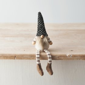 A charming sitting gonk decoration in neutral hues. Complete with a faux fur beard and stripe legs.