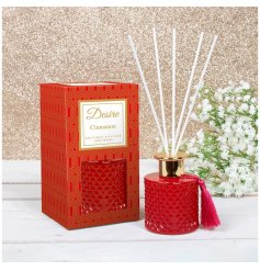  Bring a festive aroma to your home space with the help of this stunning red toned diamond ridge diffuser 