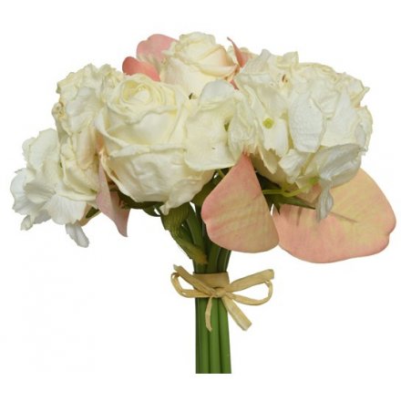 A lovely bouquet of roses, these would look lovely in a vase.