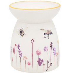 A floral and garden themed warmer that will appealing to the eye on a mantlepiece or shelf. 