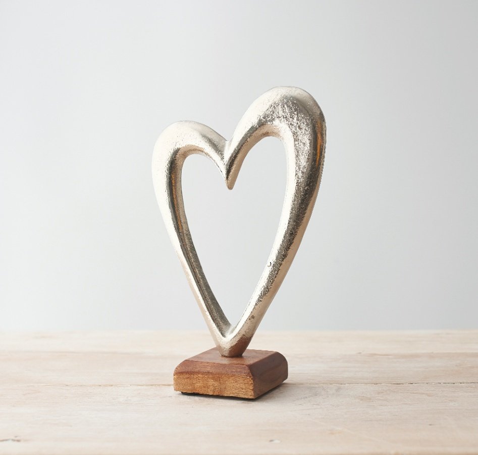 Silver Heart On Wooden Base (15x06x22 cm)