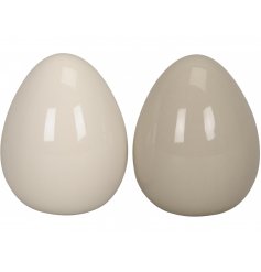 A mix of 2 natural coloured egg ornaments. Perfect for a contemporary Easter display.