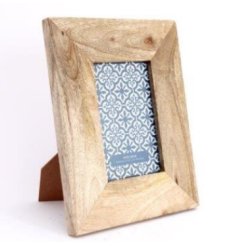 A Simple and Rustic Inspired Photo Frame
