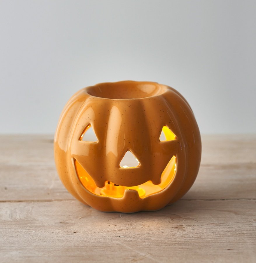 Celebrate your favourite seasonal fragrances with this fun and unique pumpkin design oil burner.